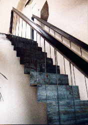 "Hnge"-Treppe aus 3 mm Stahlblech